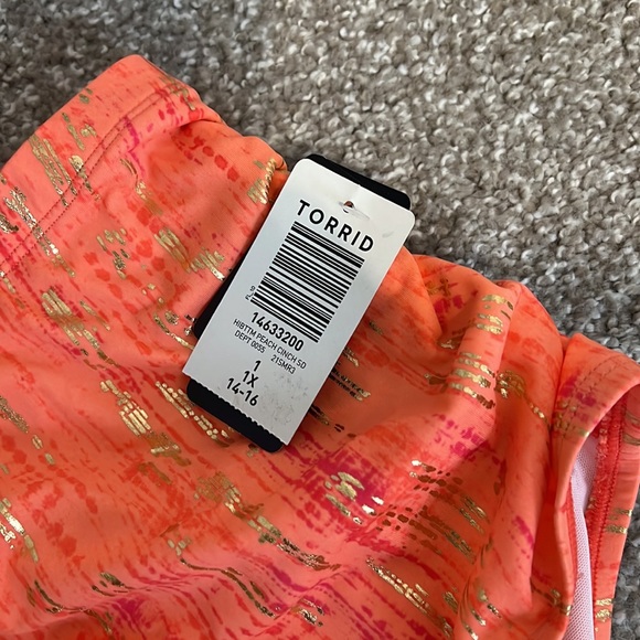 Coral torrid bikini size 00-10 on top and size 1-14-16 for bottom - Picture 2 of 4